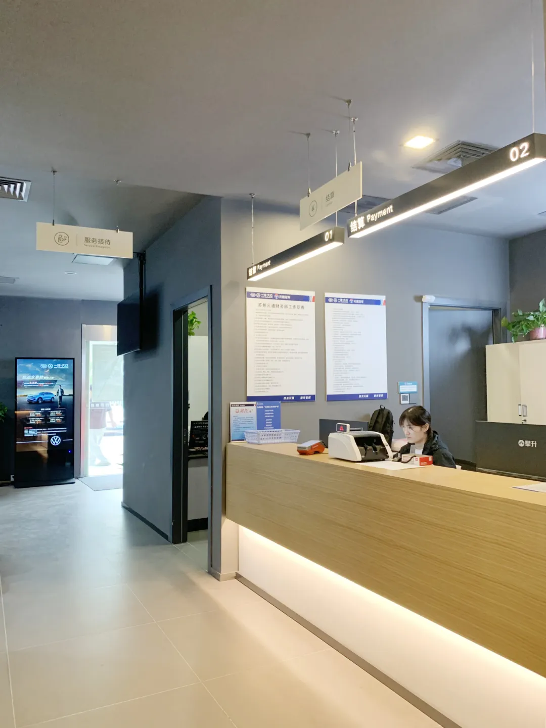 商業(yè)空間裝修|一汽大眾4S店裝修，不同色彩與材質(zhì)，賦予空間別樣質(zhì)感！